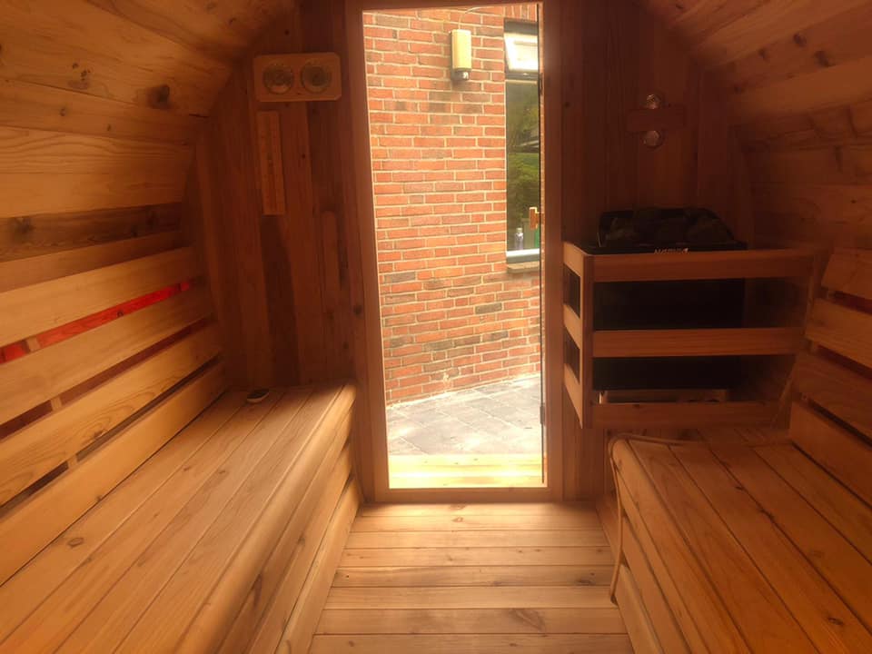 Fass Sauna mit Panoramafenster